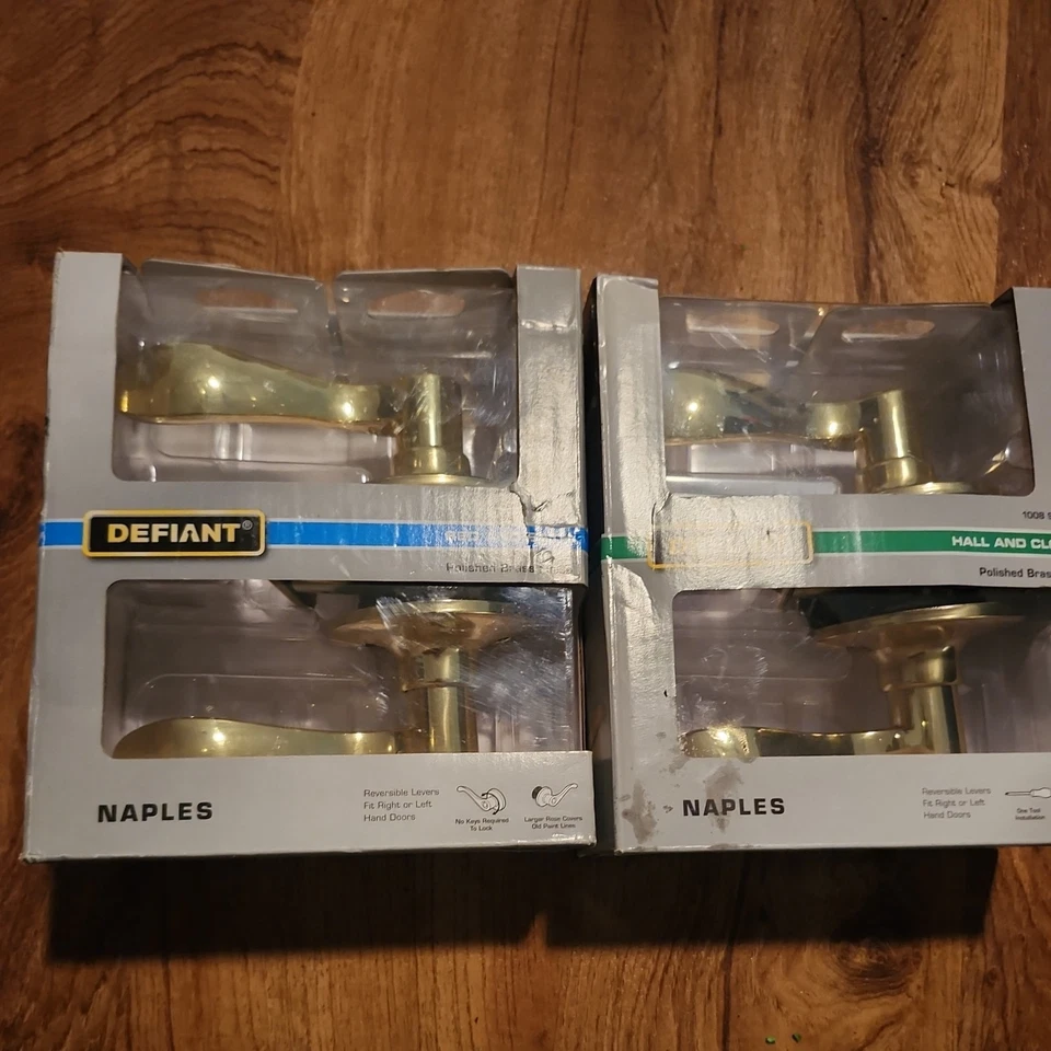 Defiant Naples Polished Brass Bed/Bath Privacy Door Lever Handle W/ Inside Lock - Image 1 of 1