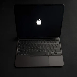 Apple iPad Pro 11" M4 1TB Nano Space Black 5G+Wifi w/Magic Keyboard & Pencil Pro - Picture 1 of 15