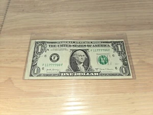 Billete de dólar de la Reserva Federal número de serie elegante serie F117700F 2017 - Imagen 1 de 6