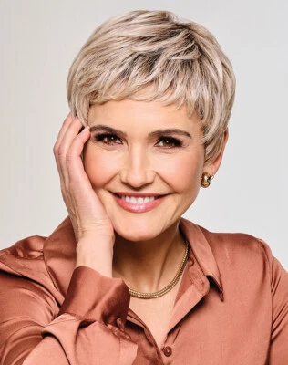 Peluca STRAIGHT CHIC RAQUEL WELCH, CUALQUIER COLOR Pequeña/Promedio Amigable con el Calor LaceFt NUEVA Foto 1 de 4