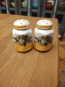 Vintage lusterwar Flower Design Salt & Pepper Shaker Set porcelain made in Japan - Picture 1 of 12