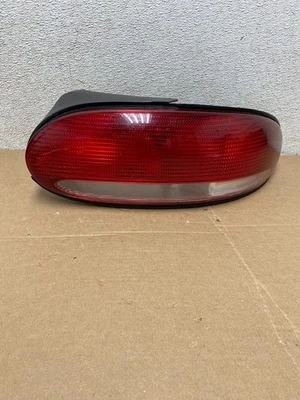 1996-2000 Chrysler Sebring Convertible Right Passenger Side Tail Light Q8829 DG - Image 1 of 4