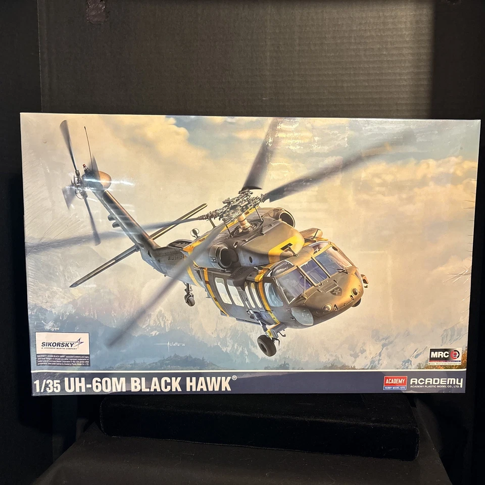UH-60M Black Hawk 1/35 Kit Academy (12135)