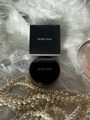 Mary Kay Silky Setting Powder Light  MD Beige 175895 NEW 0.28 Oz NOS - Image 1 of 4