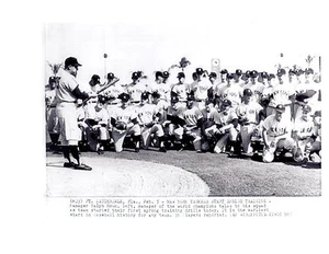 RARE SPRING TRAINING 1961 NEW YORK YANKEES MANTLE MARIS TEAM 8X10  PHOTO  - Picture 1 of 1
