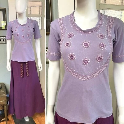 Vintage 70s Small Medium Indian embroidered lavender cotton knit shirt — 第 1/4 张图片