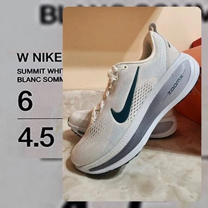 Scarpe da corsa su strada Nike Vomero 18 da donna taglia 6 nuove con scatola HM6804-103 sneakers 🔥🔥 - Foto 1 di 12