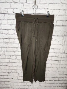 Lululemon Tanzstudio kurz geschnitten 25" Schrittlänge Größe 8 olivgrün Damenhose kurz geschnitten - Bild 1 von 7