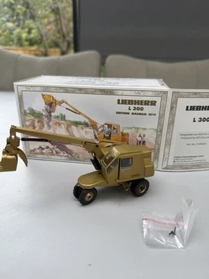 Liebherr L-300 Gold Wheeled Excavator Model 1/50 - Image 1 of 2