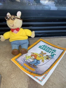 Vintage Arthur Plüsch 1995 Marc Brown 90er PBS 9 Zoll plus Arthur Babysits Buch - Bild 1 von 7