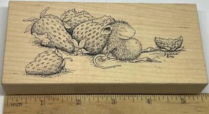 House Mouse SLEEPING WITH STRAWBERRIES Wood Mounted Rubber Stamp Stampa Rosa - Picture 1 of 6