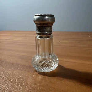 Antique Early 20th Century Sterling Top Crystal Muffineer Perfume Bottle - Picture 1 of 7