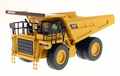 DIECAST MASTERS, Dumper CATERPILLAR 777D con conducente, 1/50,  DCM85104 - Immagine 1 di 4