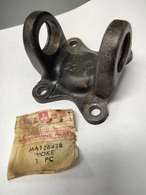 Yugo de brida de eje de hélice Mopar/Mitsubishi NOS 71-72 Dodge Colt Foto 1 de 2