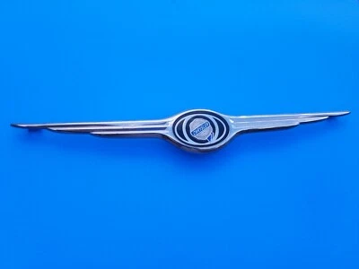 01 02 03 04 CHRYSLER TOWN & COUNTRY PARRILLA DELANTERA EMBLEMA INSIGNIA SÍMBOLO USADO OEM A7 Foto 1 de 4