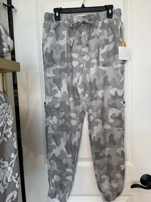 Ladies Light Weight Grey Camo Cargo Jogger Sz M - Image 1 of 4
