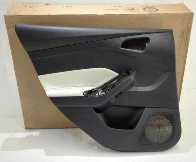 Nuevo panel de moldura de puerta trasera Ford LH 2012-2014 Focus negro blanco titanio LED Foto 1 de 4