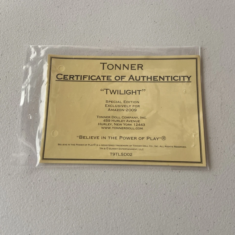 Tonner MATT Twilight Movie EDWARD CULLEN 17 дюймов выпускной наряд только сертификат Amazon - Изображение 1 из 2