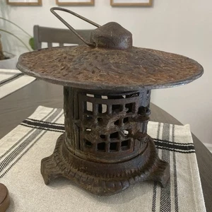 Bellissima antica lanterna da giardino giapponese cinese in ghisa pagoda uccellino bambù - Foto 1 di 7