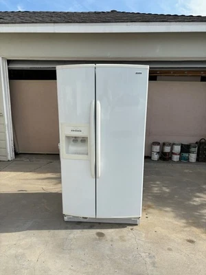 Nevera Kenmore con máquina de hielo Foto 1 de 3