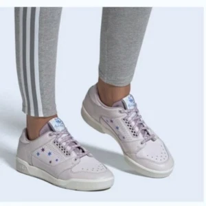 Women Adidas Slamcourt Lavender Star lace up sneaker Size 7, 8.5 - Picture 1 of 8