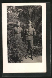 Postal foto soldado y compañero en uniforme de ejército con cabecera - Imagen 1 de 2
