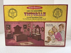 Realife Miniaturen Viktorianisches Schlafzimmer Set 200 Puppenstubenmöbel Vintage - Bild 1 von 5