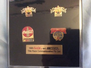 Coca Cola Sammlerstück 1998 NASCAR Titel Rennen Pin Set - Bild 1 von 6