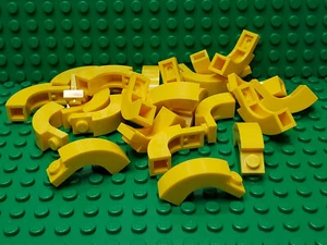 ** LOTTO 25 CT ** LEGO NUOVO giallo 1 x 3 x 2 pendenza con pezzi superiori curvi - Foto 1 di 1