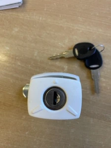 FAP COMPARTMENT DOOR LOCK + KEYS CARAVAN MOTORHOME CAMPER WHITE 73278 - Picture 1 of 5