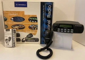 MOTOROLA CDM1550 136-174 MHz VHF TWO WAY RADIO MIC & ORIGINAL BOX AAM25KKF9AA5AN - Zdjęcie 1 z 21