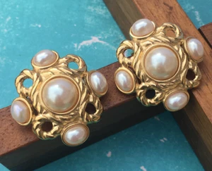 Vintage Clips Boucles d'Oreilles Dorées par GIVENCHY PARIS NEW YORK - Picture 1 of 5
