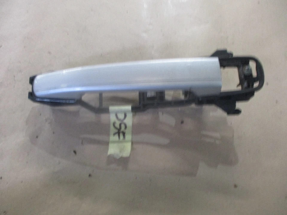 MERCEDES BENZ R170  2004 SLK 200  DRIVERS SIDE  EXTERIOR  DOOR HANDLE - Изображение 1 из 1