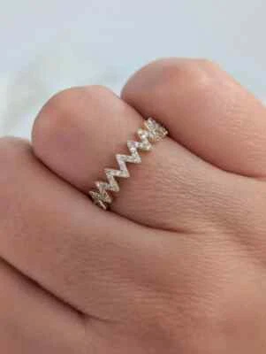 Женское кольцо-зигзаг с искусственным бриллиантом круглой огранки 1,50 карата с покрытием из желтого золота 14 карат - Изображение 1 из 4