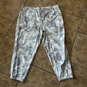 Athleta Farallon Printed Jogger Pants 22 Tie Dye White Grey Travel Athletic - Picture 1 of 12