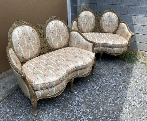 PAIR OF LOUIS XV STYLE LOVESEATS Cover