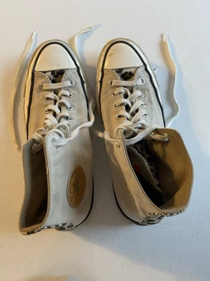 Tênis Converse Feminino 7 1/2 Chuck Taylor All Star High Top Selo Dourado - Imagem 1 de 4