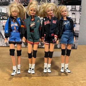 Konvolut 4 NBA Barbie Puppen aus der Serie 1998 von Mattel. Basketball Thema - Bild 1 von 2