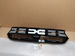 Parrilla central superior parachoques delantero Dacia Jogger 622541453R 2021-en original NUEVO - Imagen 1 de 11