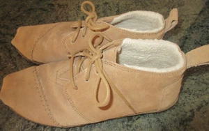 Toms Damen Wildleder hellbraun Bootie Stiefel 8,0 Medium Fell gefüttert CHUKKAS EINMAL GETRAGEN - Bild 1 von 7