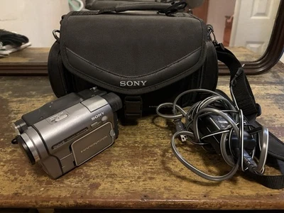 Sony Handycam DCR-TRV280 Digital-8 Camcorder 990x Zoom And Nightshot Plus - Image 1 of 4