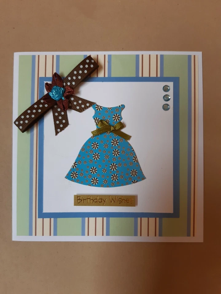 Tarjeta de cumpleaños adornada hecha a mano para niñas adolescentes, en blanco por dentro, vestirse Foto 1 de 1