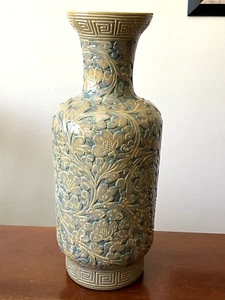Vaso vintage cinese Celadon rialzato rilievo motivo fiori e vite 18" - Foto 1 di 21