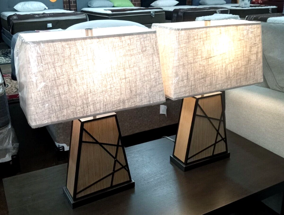 PAR DE LÁMPARAS DE MESA TRAPEZOIDALES DE BAMBÚ/PLATA DE DISEÑO ROBERT ABBEY SOLAMENTE (MODERNAS) Foto 1 de 4