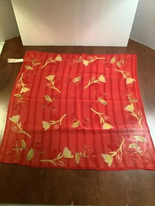 Bufanda Elaine dorada para mujer de gasa satinada roja amarilla floral cuadrada de 20"x20" - Imagen 1 de 8