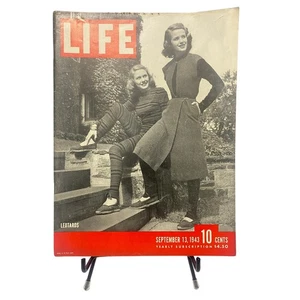 Life Magazine September 13 1943 Parachute-Jumping Dog - Picture 1 of 11