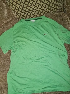 T-shirt Preloved ragazzo taglia 14 verde lacoste e pantaloncini da jogging grigi - Foto 1 di 4