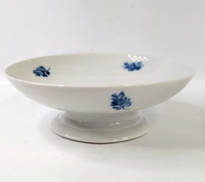 Cuenco de compota pedestal trenzado floral flores azules Royal Copenhagen 10/8062 - Imagen 1 de 9