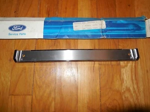 Placa de inserción de puerta trasera Lincoln 1980 1981 diestro E0VY-54226A04-A - Imagen 1 de 2