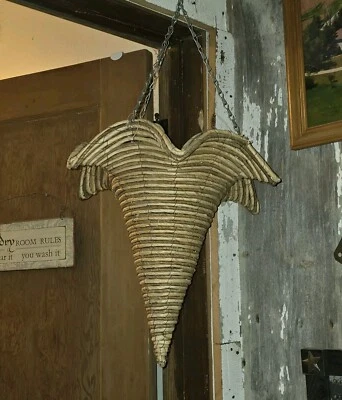 Maceta de jardín con canasta de ratán colgante grande vintage con tapa estriada Foto 1 de 4